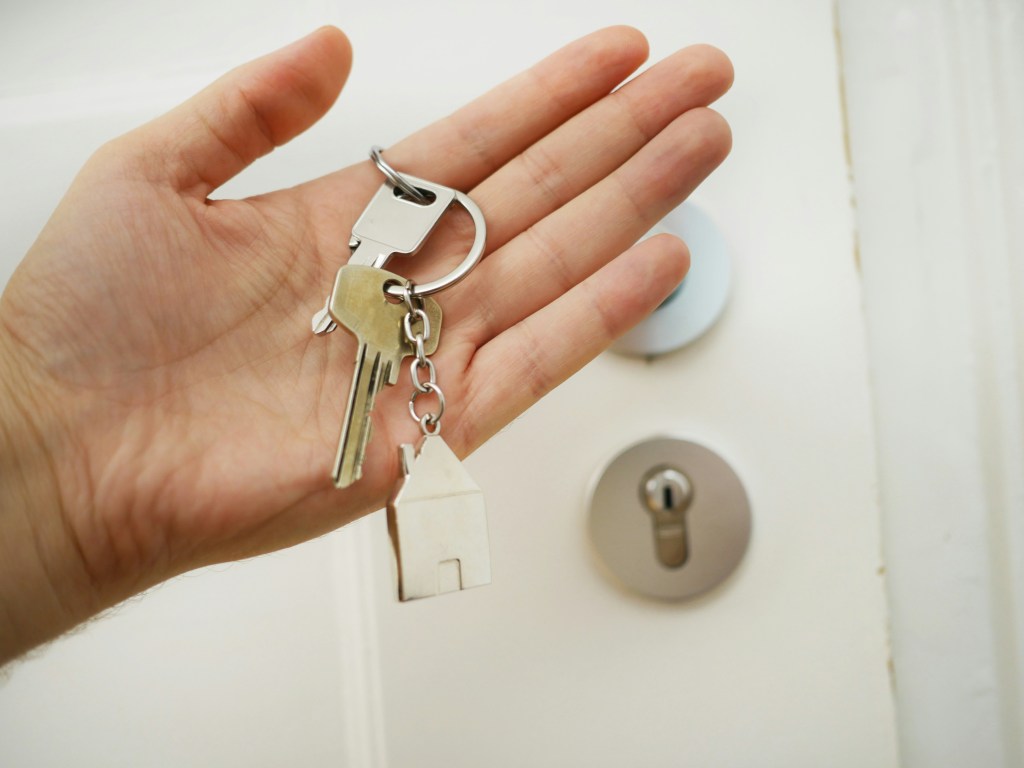 Essential Tips for Key Safe Placement in Holiday&nbsp;Homes